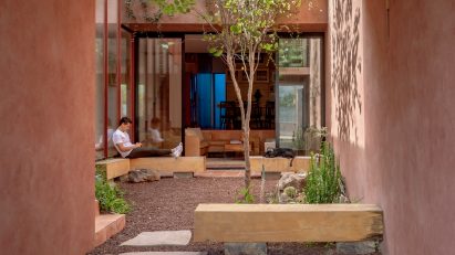 Casa Ederlezi by Practica Arquitectura