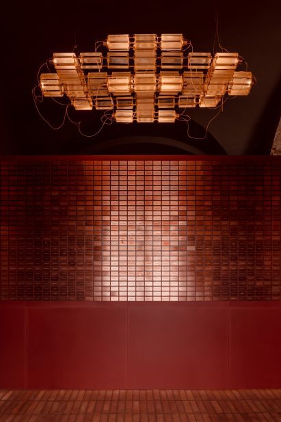 Lamp on top of a counter inside The Taproom bar at Tenczynek Brewery by Projekt Praga