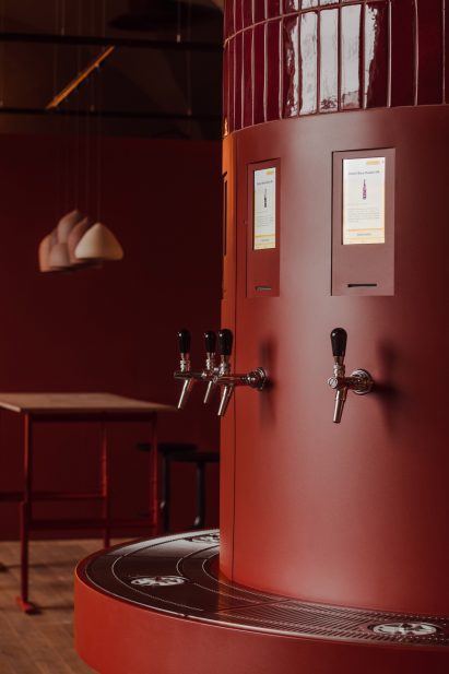 Beer fountain inside The Taproom bar by Projekt Praga