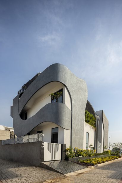 Exterior of Ribbon House by Studio Ardete