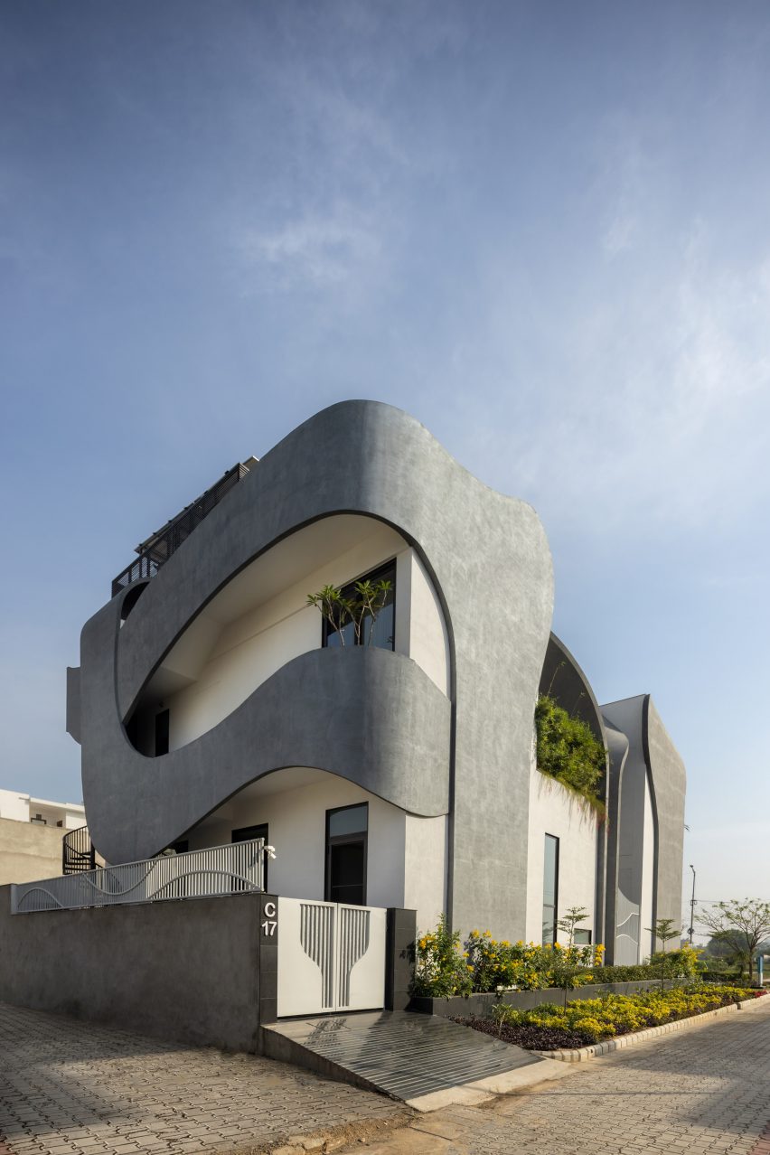Ribbon House by Studio Ardete