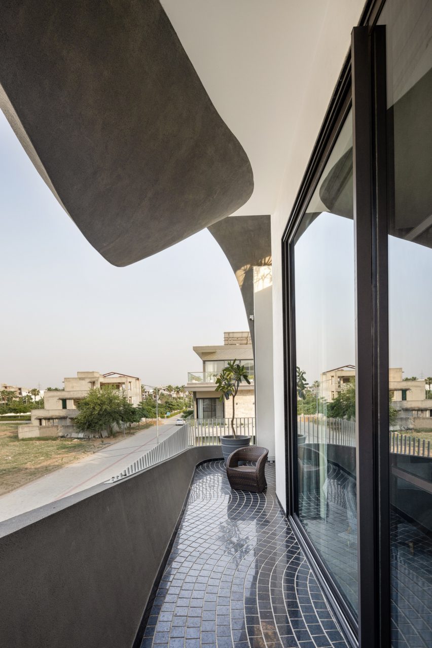 Ribbon House by Studio Ardete