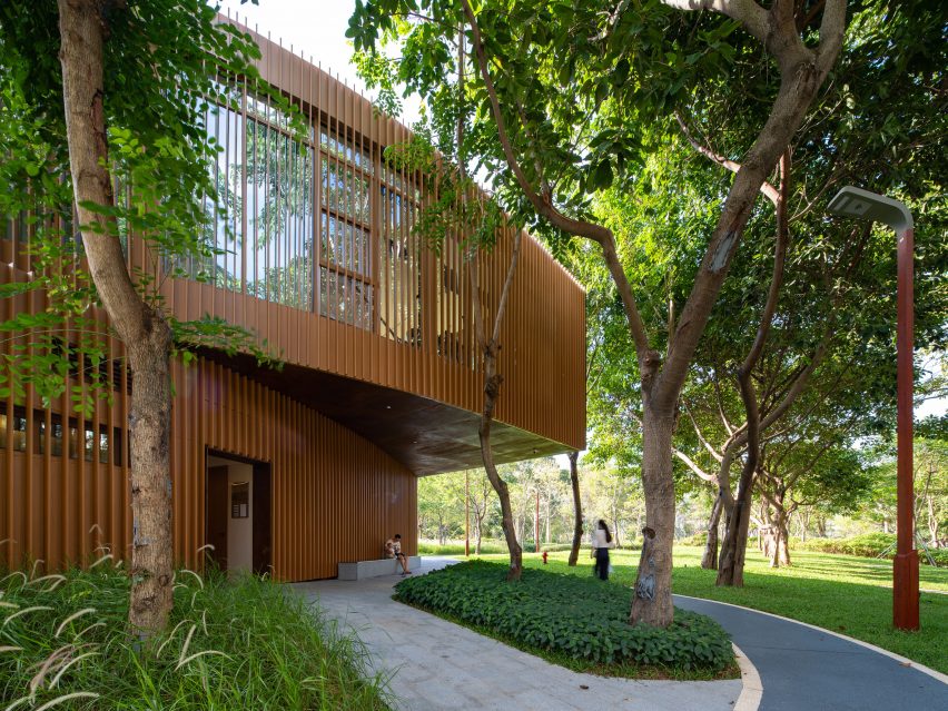 Serpentine Bookhouse by Atelier Xi