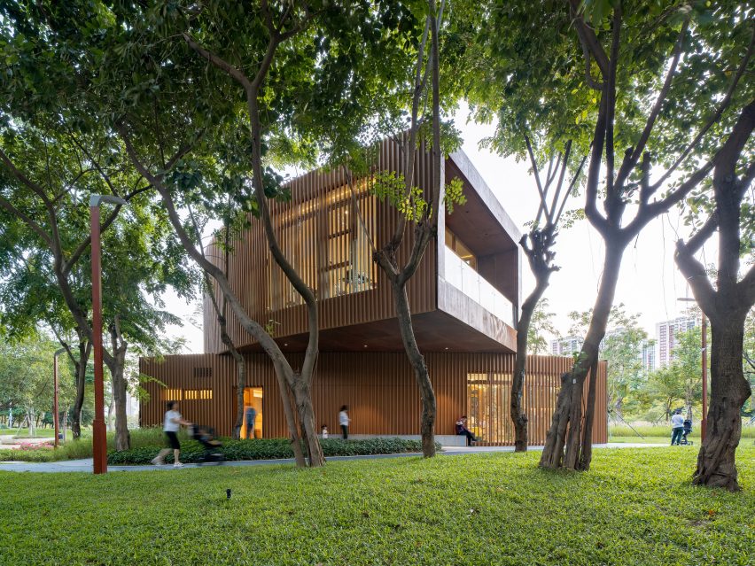Serpentine Bookhouse by Atelier Xi