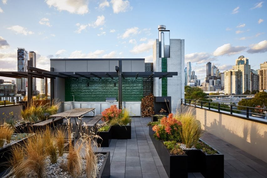 Rooftop garden at the Ferrars & York apartment building by Hip V Hype and Six Degrees Architects