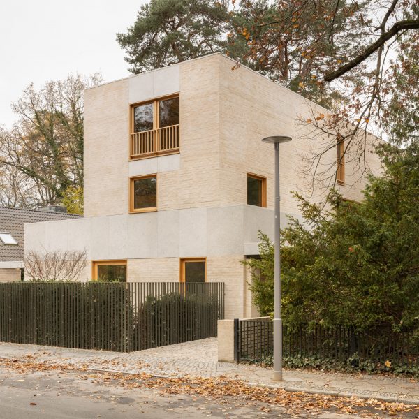 Fohlenweg house in Berlin by O'Sullivan Skoufoglou