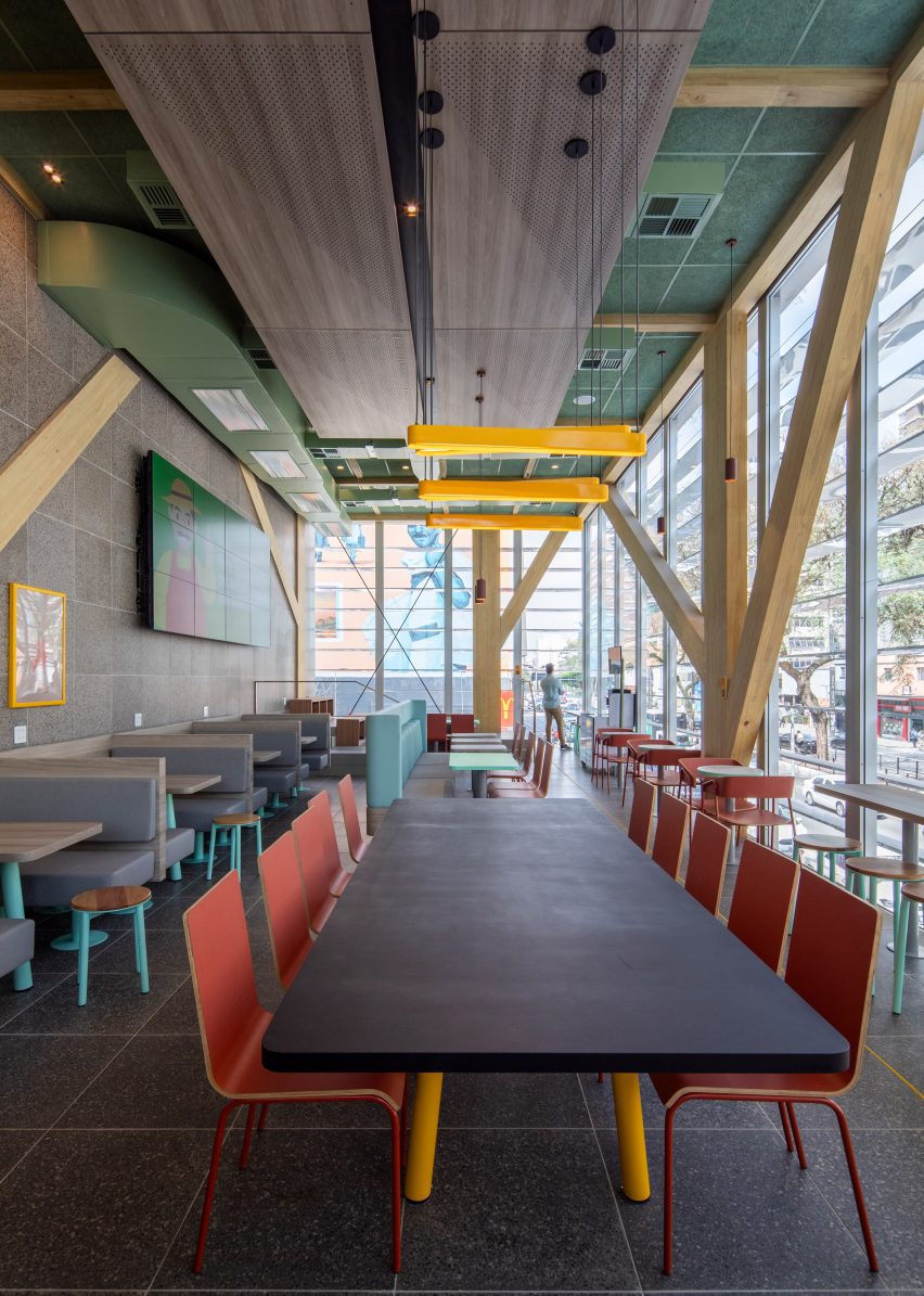 Seating the Sao Paulo McDonald's by Superliamo