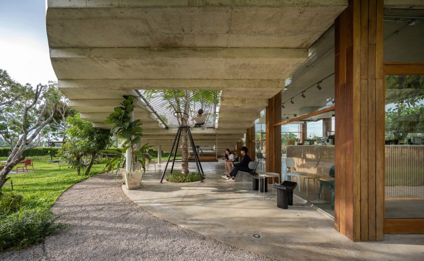 The Pomelo Amphawa Cafe by Looklen Architects