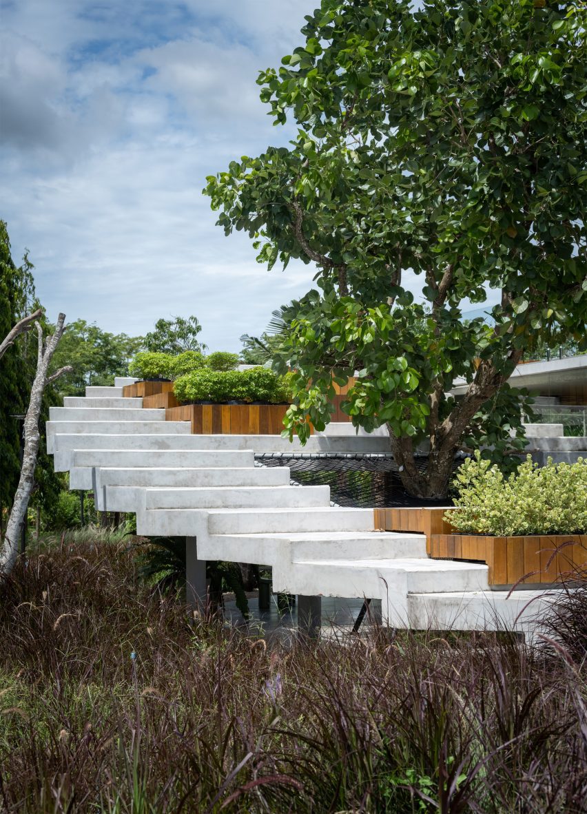 The Pomelo Amphawa Cafe by Looklen Architects