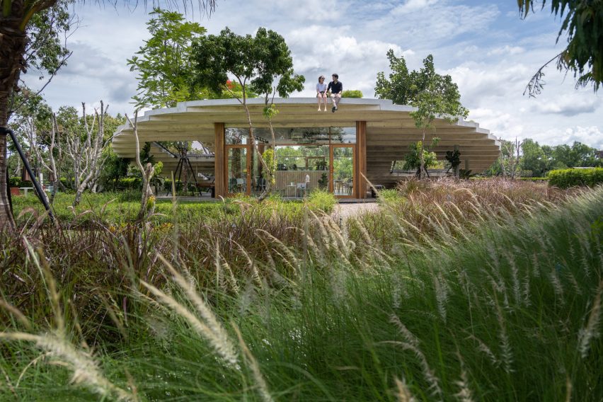 The Pomelo Amphawa Cafe by Looklen Architects