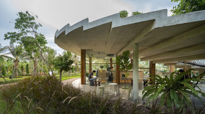 The Pomelo Amphawa Cafe by Looklen Architects
