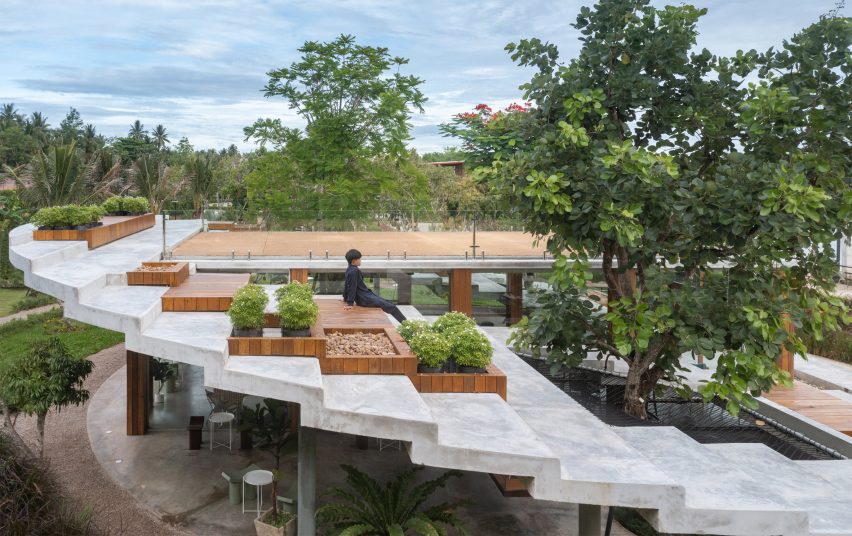 The Pomelo Amphawa Cafe by Looklen Architects