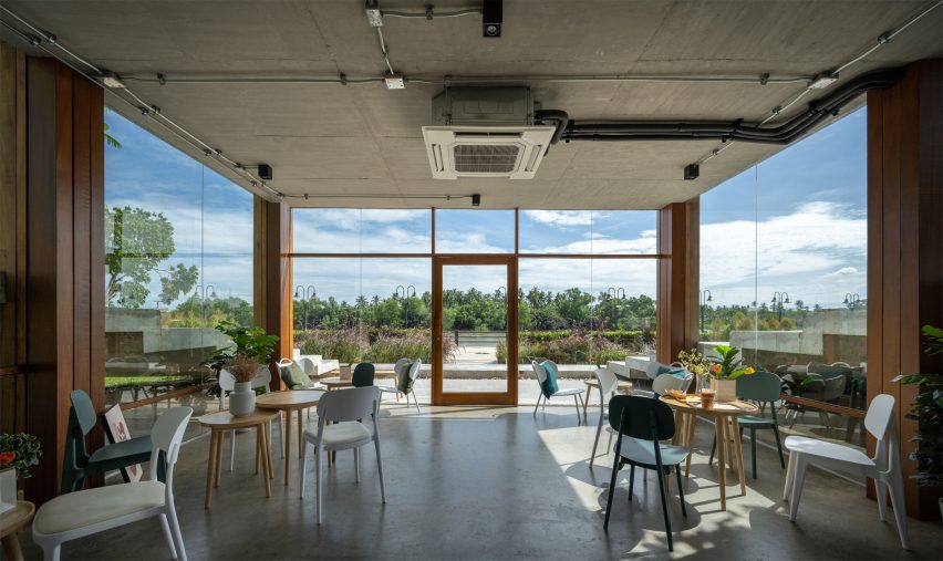 The Pomelo Amphawa Cafe by Looklen Architects