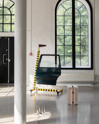 Edvin Klasson created a partition screen out of an old car door