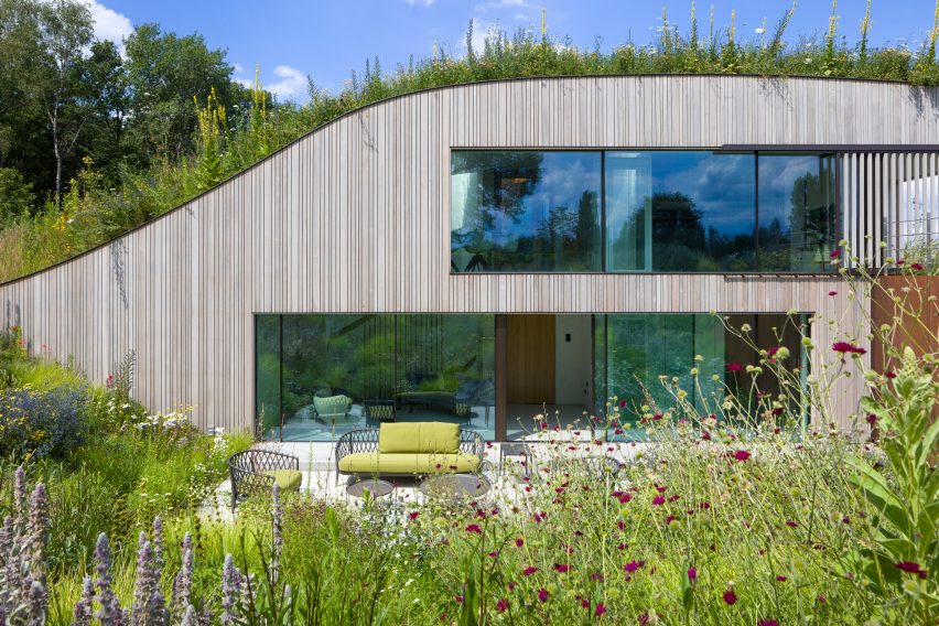 The Under The Ground House by WillemsenU