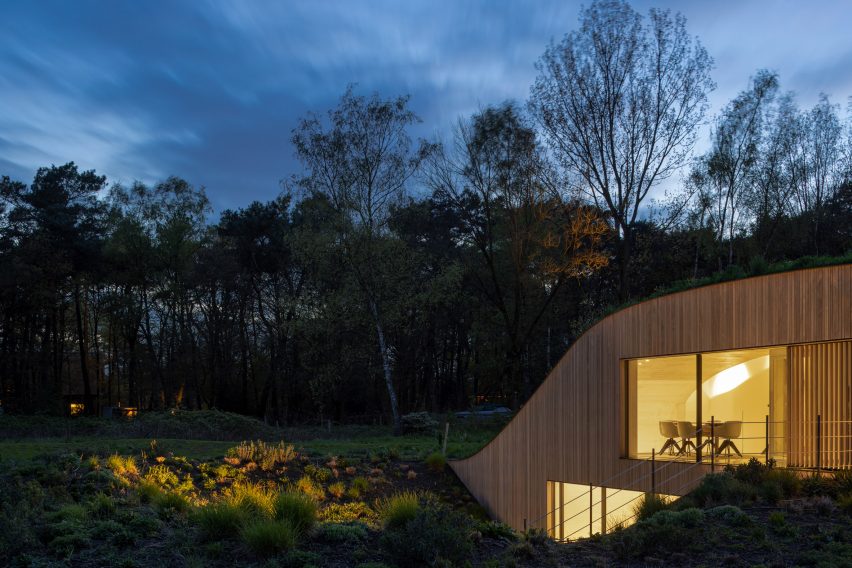The Under The Ground House by WillemsenU at night