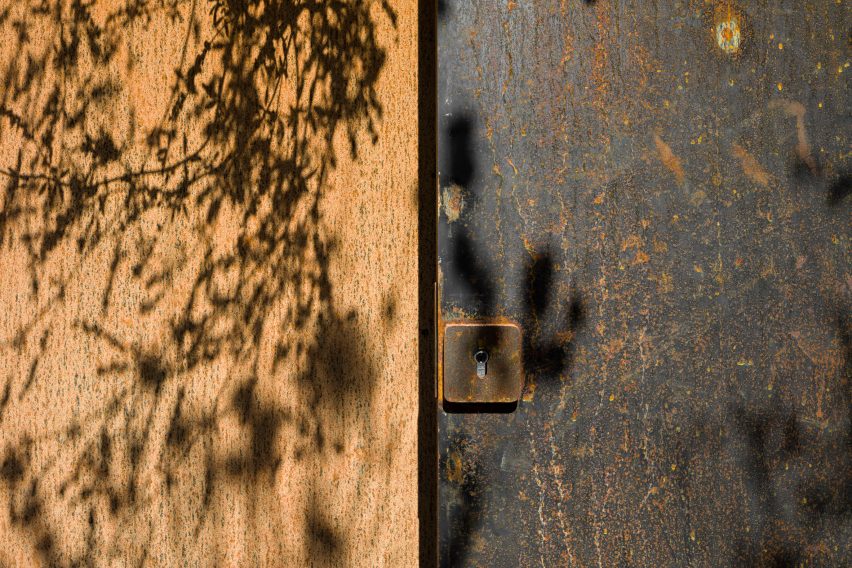 External metal detailing at The Under The Ground House by WillemsenU