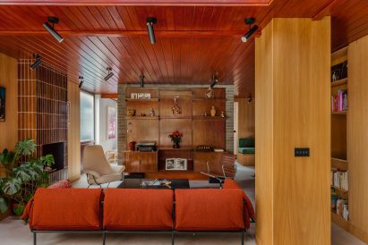 Floor-to-ceiling tiled fireplace in Zero House