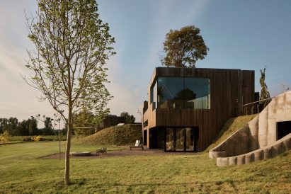 75.9 House by Omer Arbel