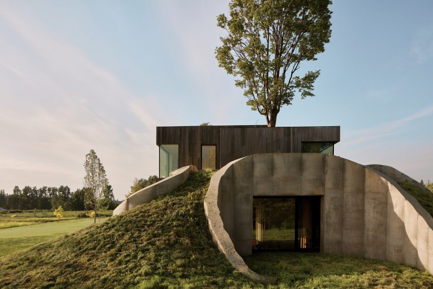 75.9 House by Omer Arbel
