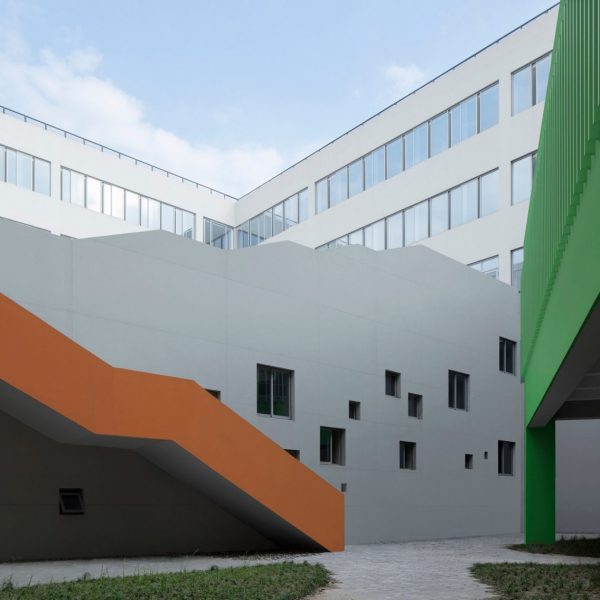 Monoarchi designs gridded facade with colourful accents for school in China