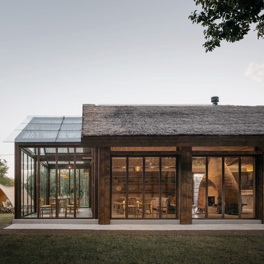Som Land Hostel by RooMoo Design Studio