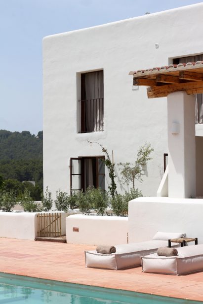 Two-storey whitewashed building with terracotta tiles terrace
