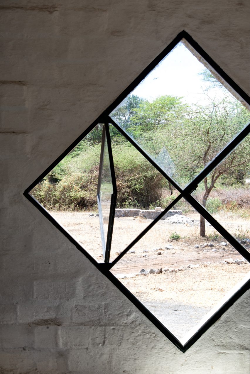 Diamond-shaped window