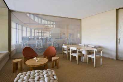 Meeting room inside Abu Dhabi government office by Agata Kurzela Studio