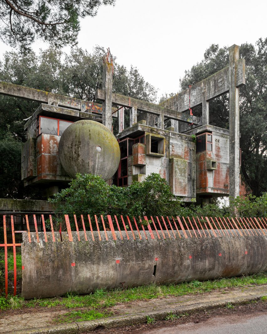 Tree House in Brutalist Italy book