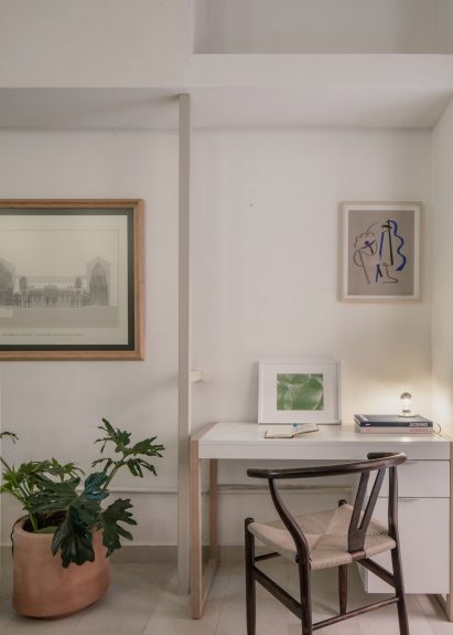Living space within apartment by Heryco