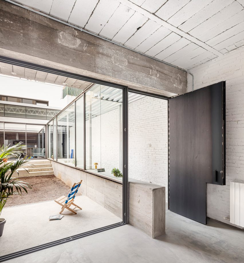 Remodelled Barcelona apartment with a glass extension by CRÜ