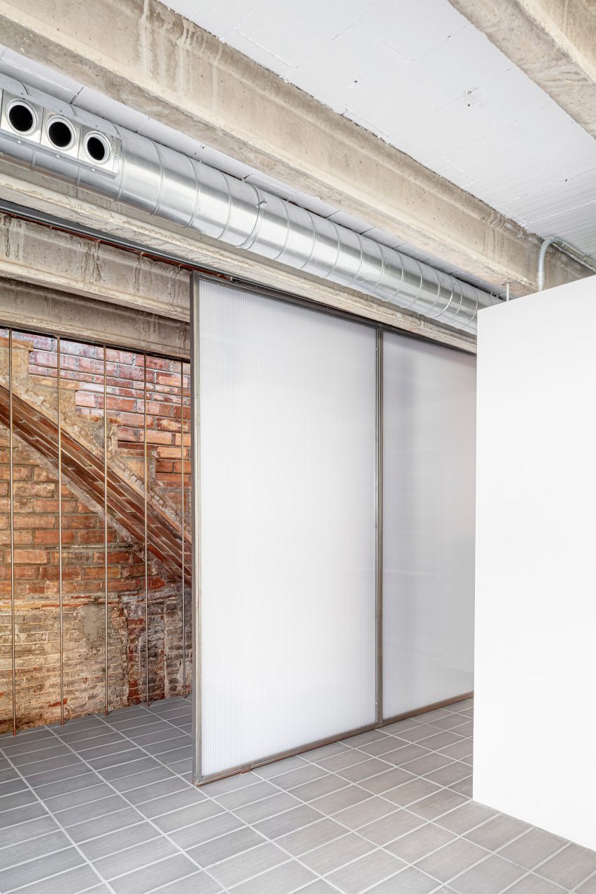 Remodelled Barcelona apartment by CRÜ