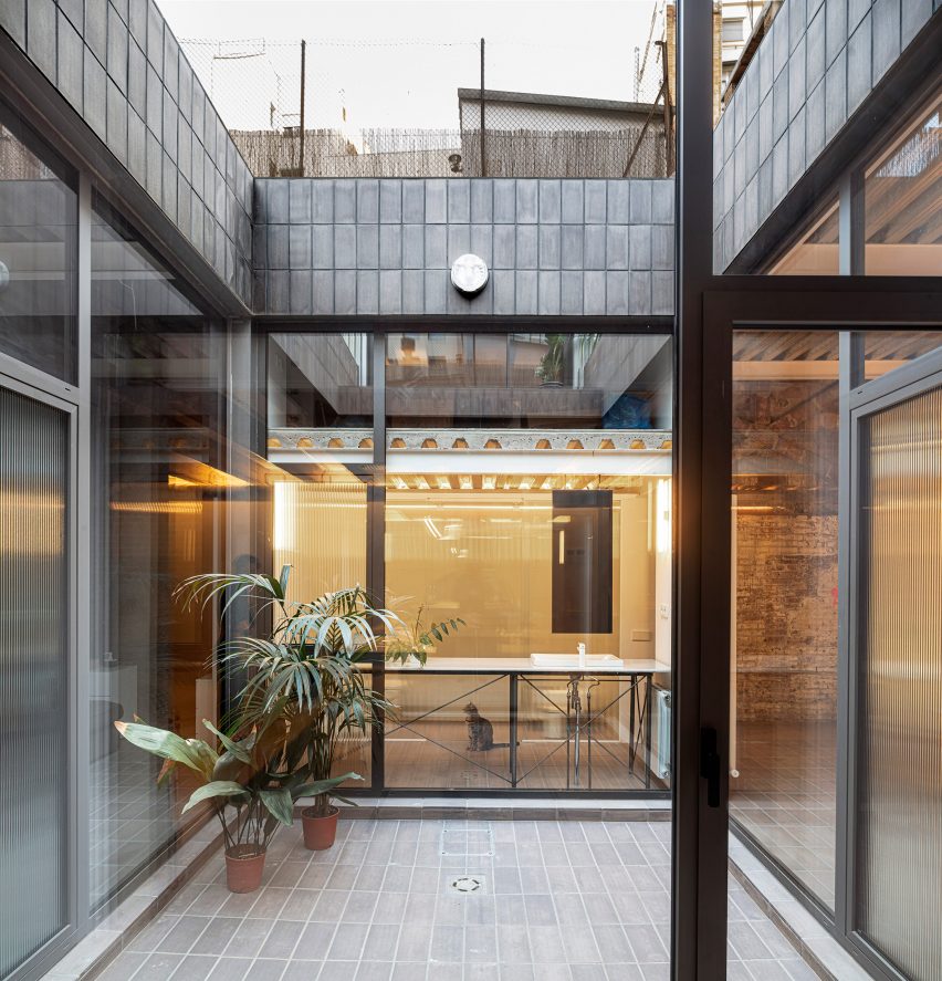 Remodelled Barcelona apartment with a glass extension by CRÜ
