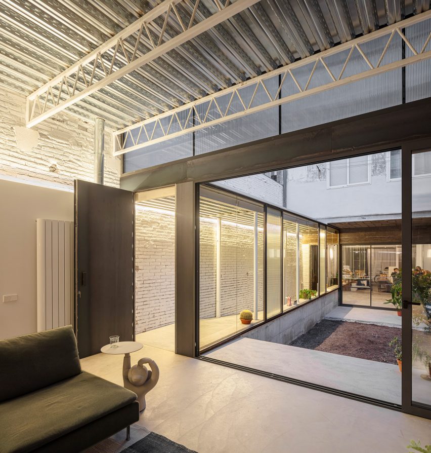 Remodelled Barcelona apartment by CRÜ