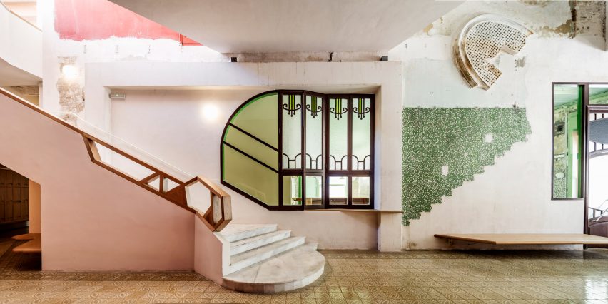 Sala Beckett by Flores & Prats