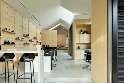 Maple-lined live-work studio in Oregon