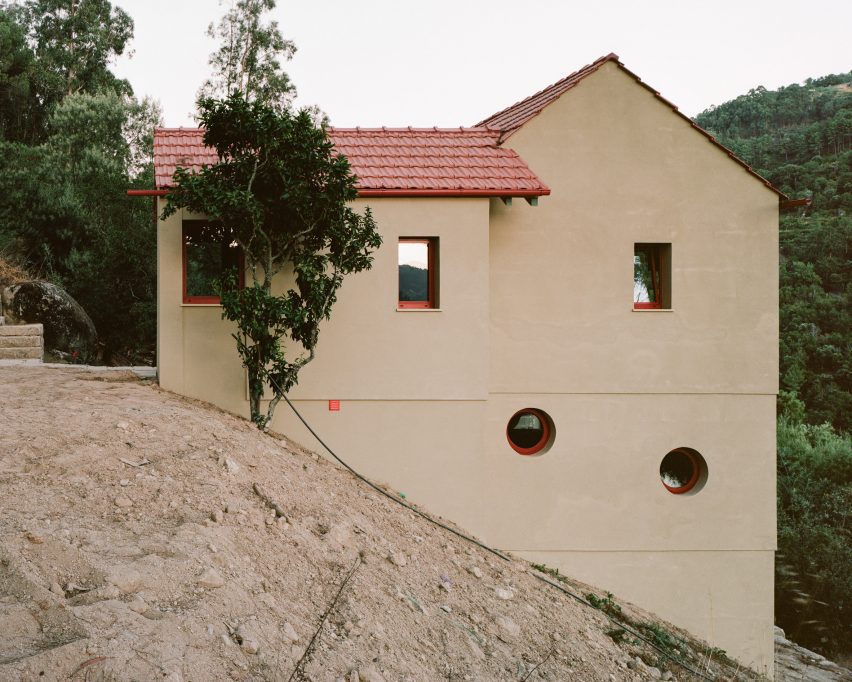 Home informed by Brutalism in Porto by Atelier Local