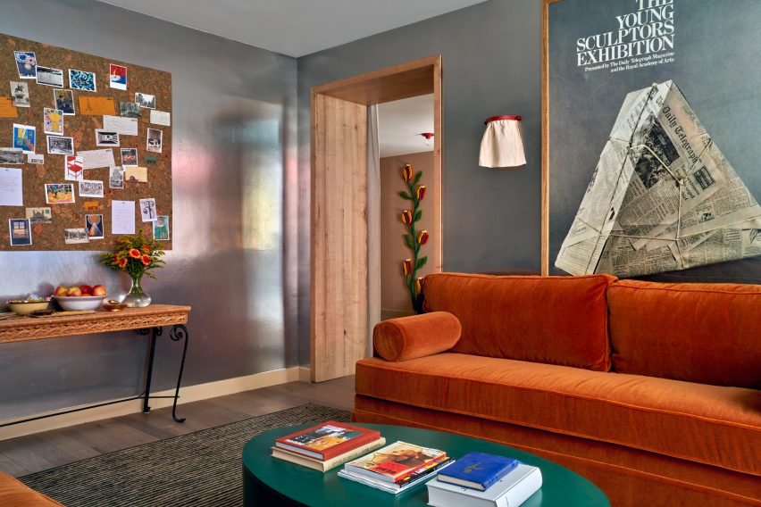 Silver lounge space at Hôtel de la Boétie