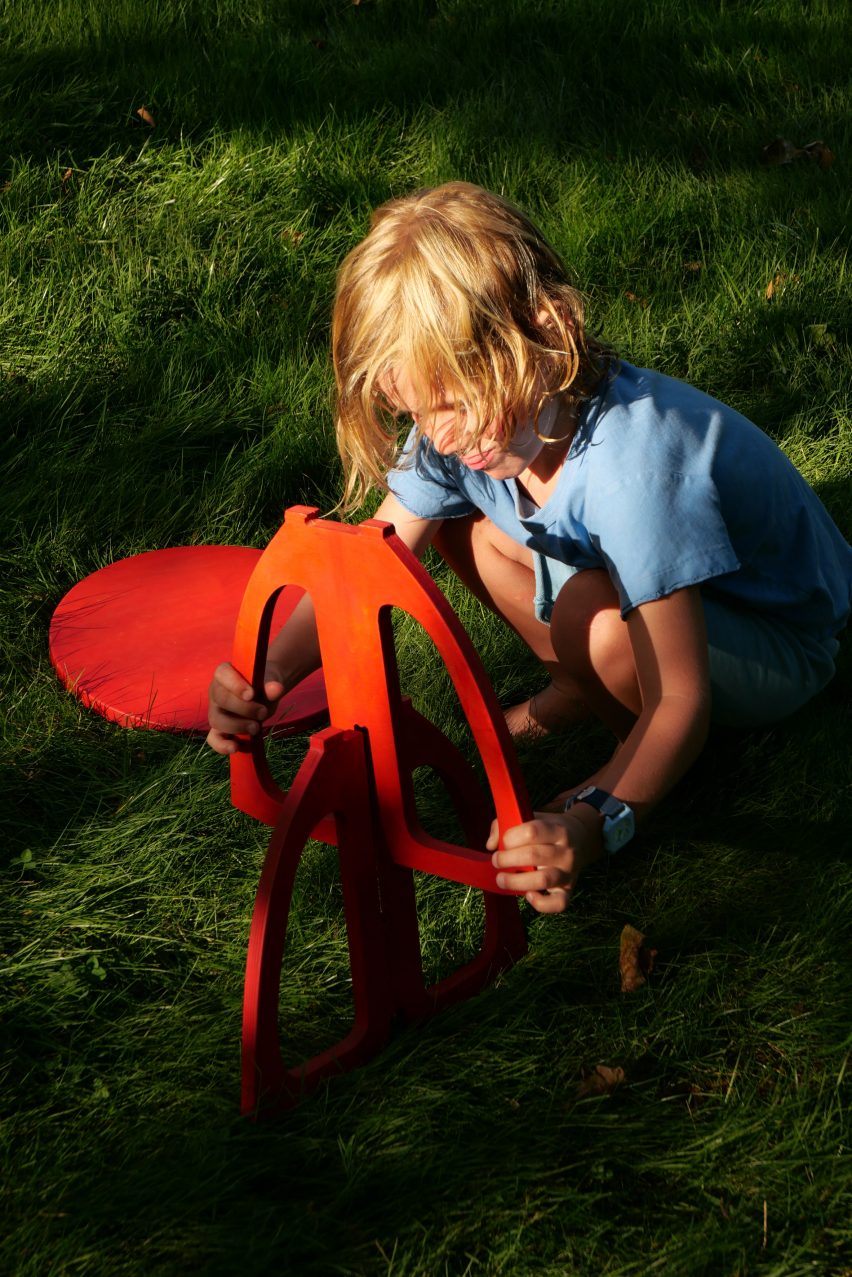 A modular chair that can be dismantled and carried