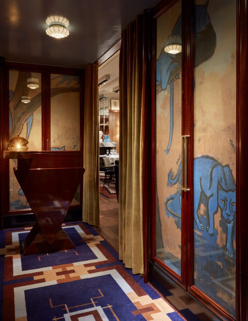 Blue panthers on the walls that lead to the dining room