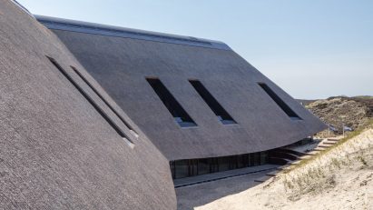 Ingenhoven Architects designed biggest thatch roof in Europe