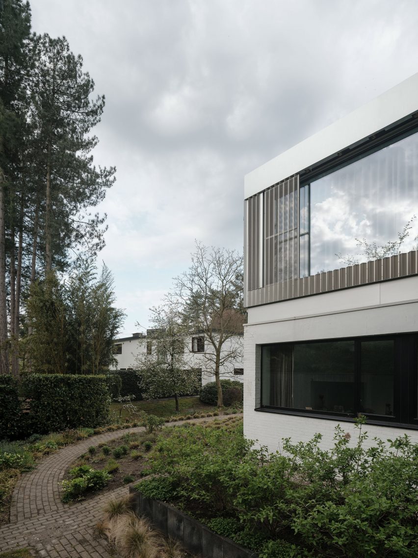 Exterior of the BEEV home by ISM Architecten