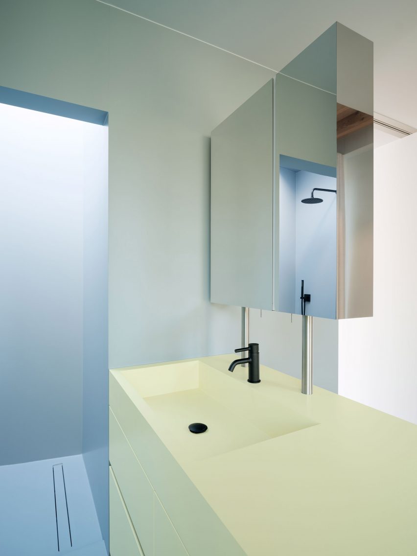 Bathroom interior at the BEEV home by ISM Architecten