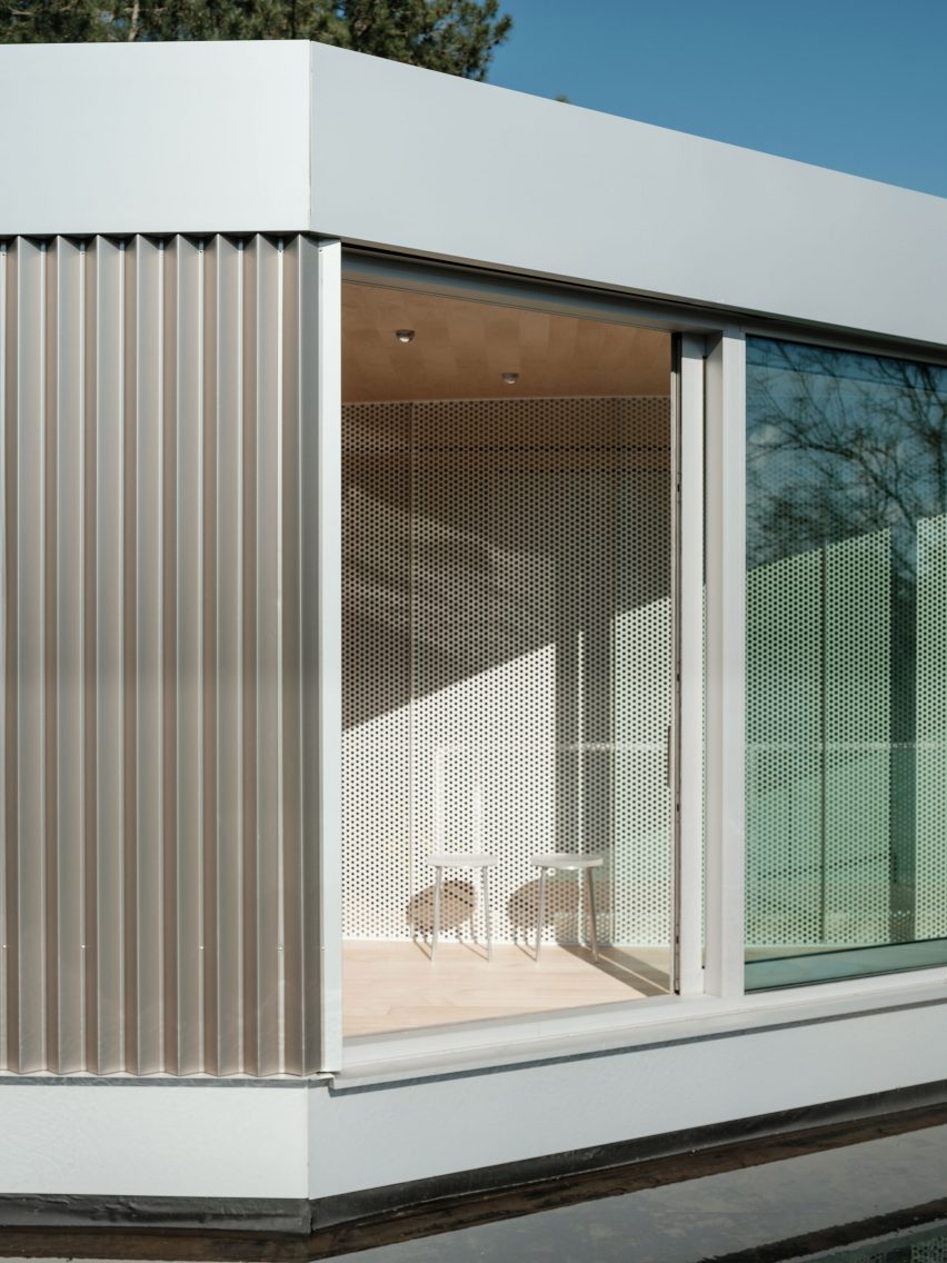 Exterior of the BEEV home by ISM Architecten