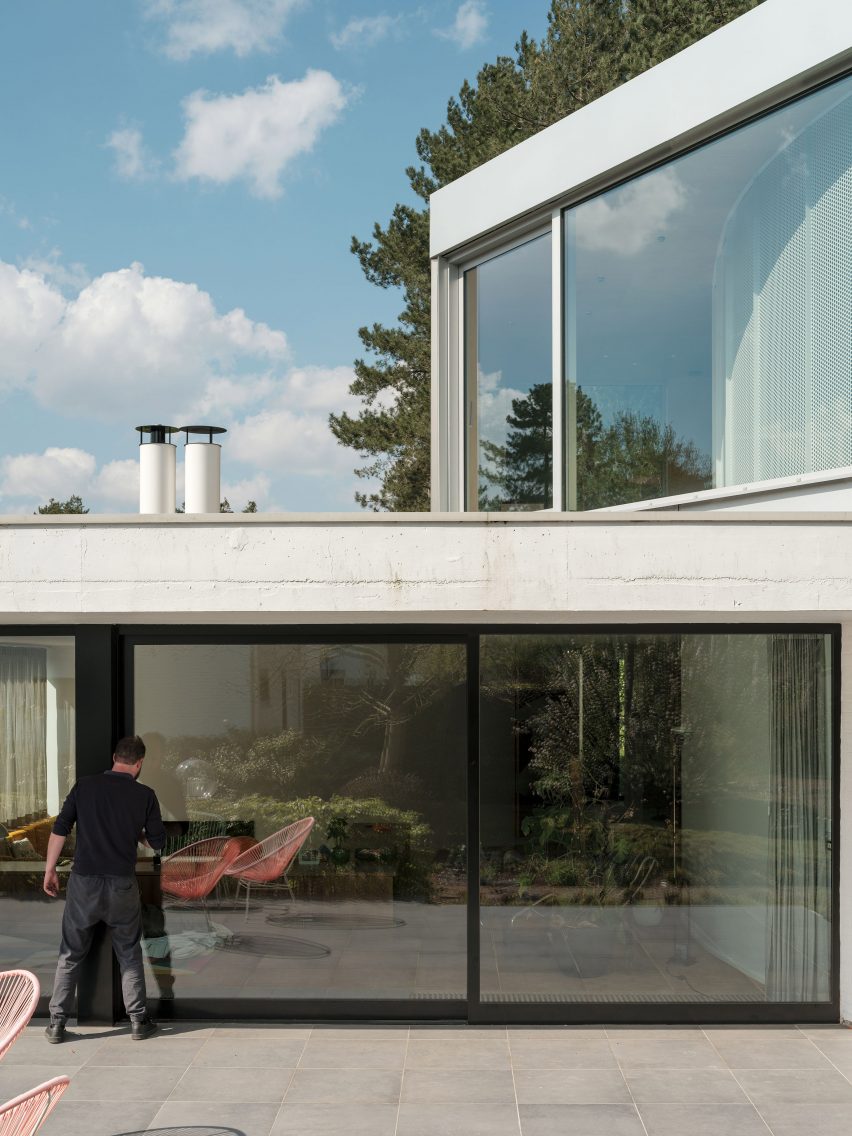 Exterior of the BEEV home by ISM Architecten
