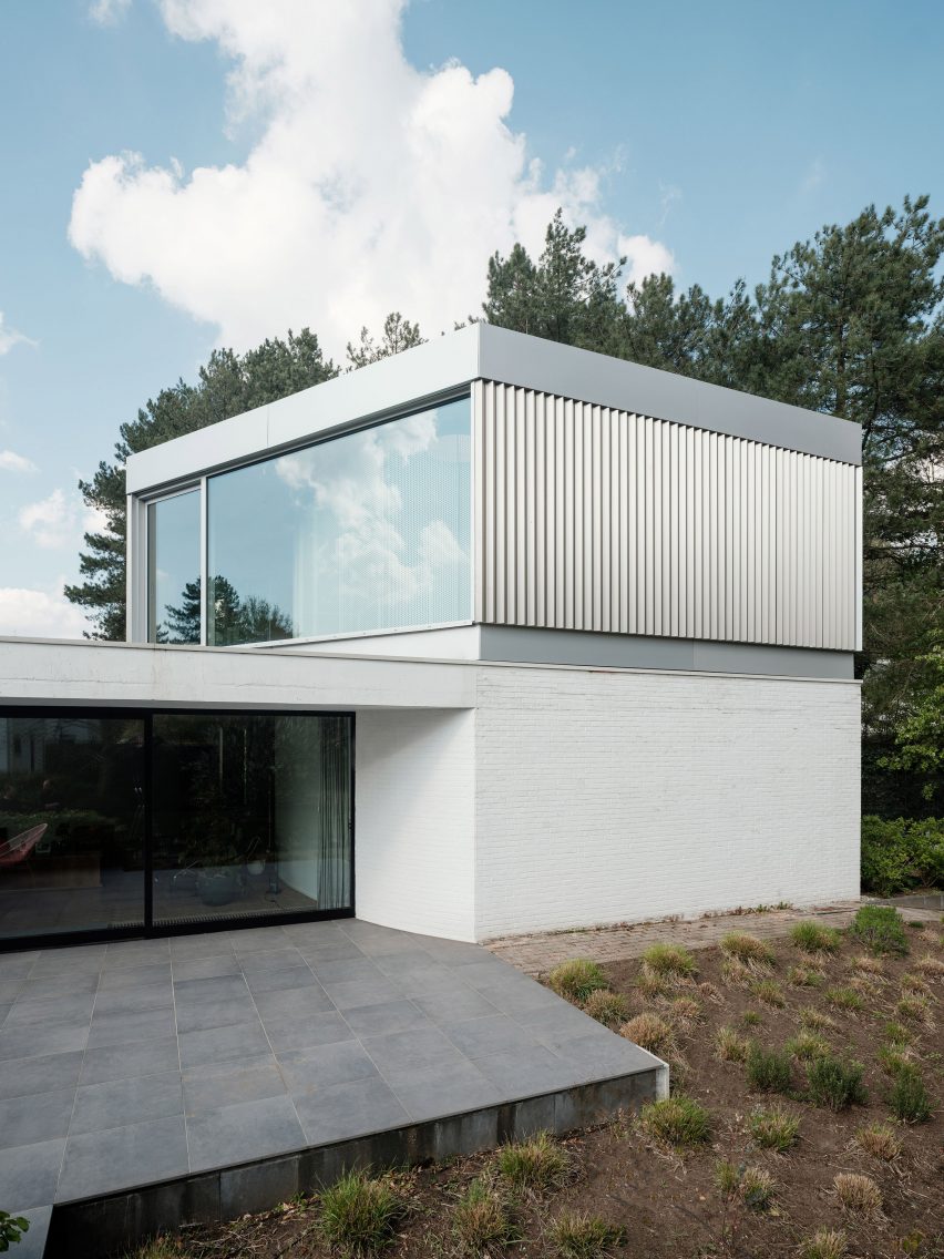 Exterior of the BEEV home by ISM Architecten