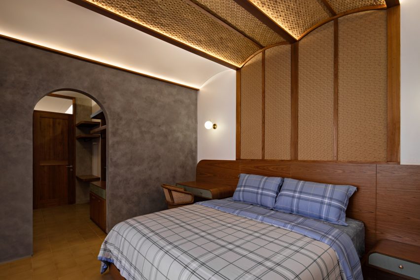 Bedroom at Distracted House by Ismail Solehudin Architecture