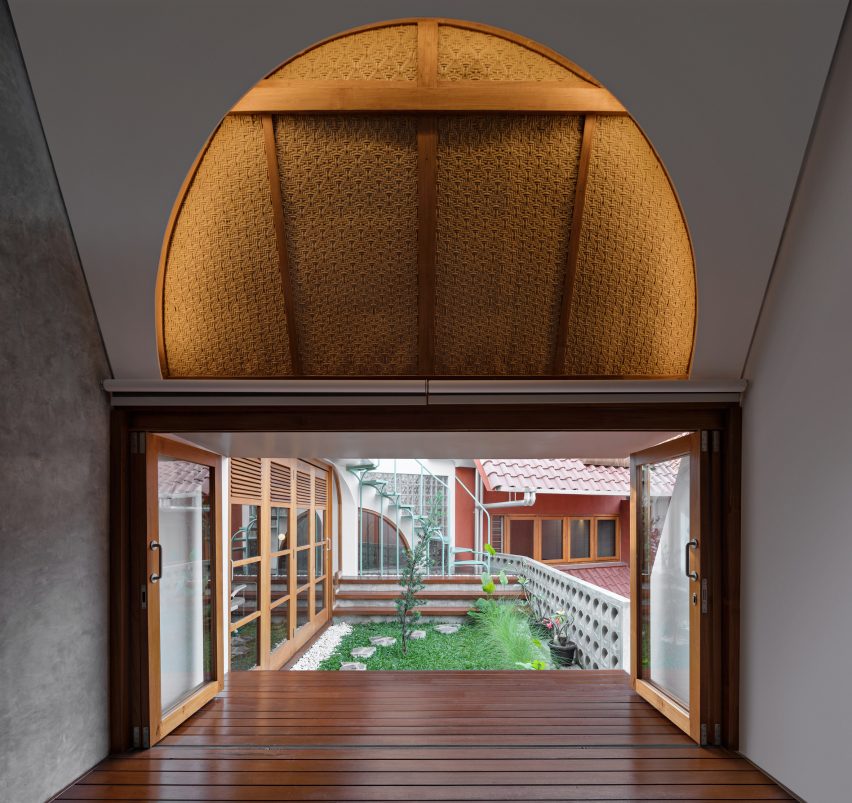 Concrete and wood interior at Distracted House by Ismail Solehudin Architecture