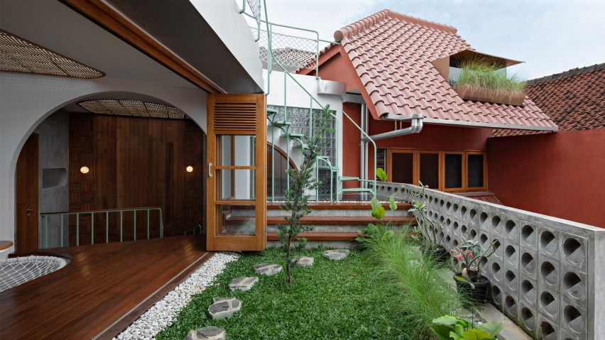 Outdoor terrace at Distracted House by Ismail Solehudin Architecture